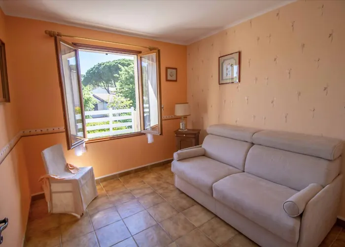 Holiday home Large Spacious House In Frejus