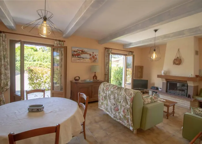 Semesterbostad Large Spacious House In *